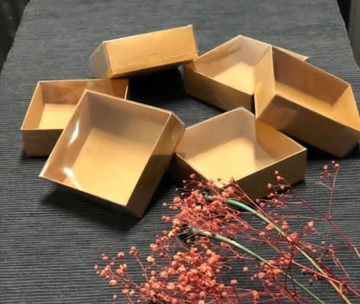 علب هدايا من ورق كرفت 12 قطعة مقاس 3*8*8سم مع غطاء شفاف لحفلات الزفاف والخطوبة